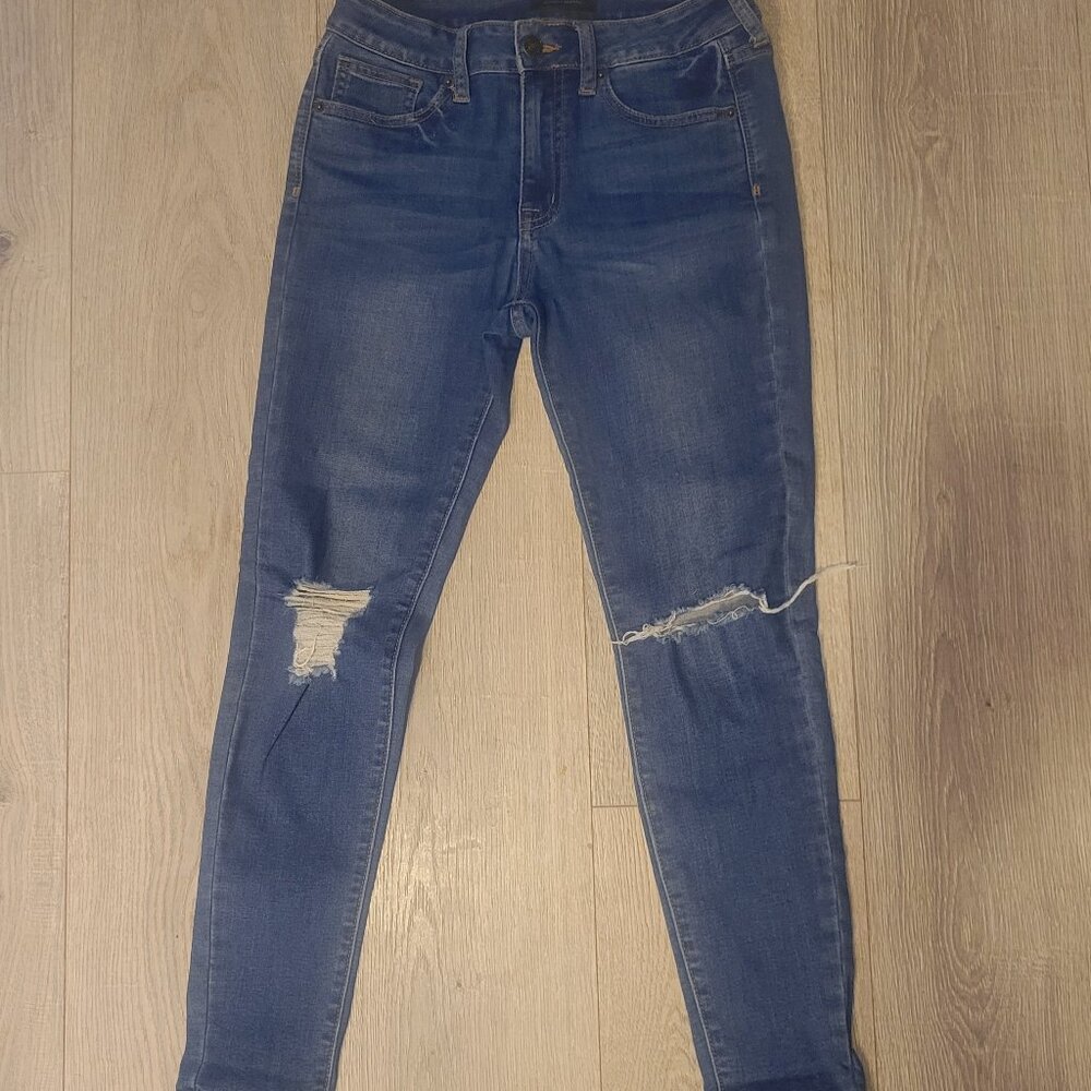 Just USA ~ Sz 26 ~ Straight Leg ~ Distressed Jeans ~ Excellent / New Condition